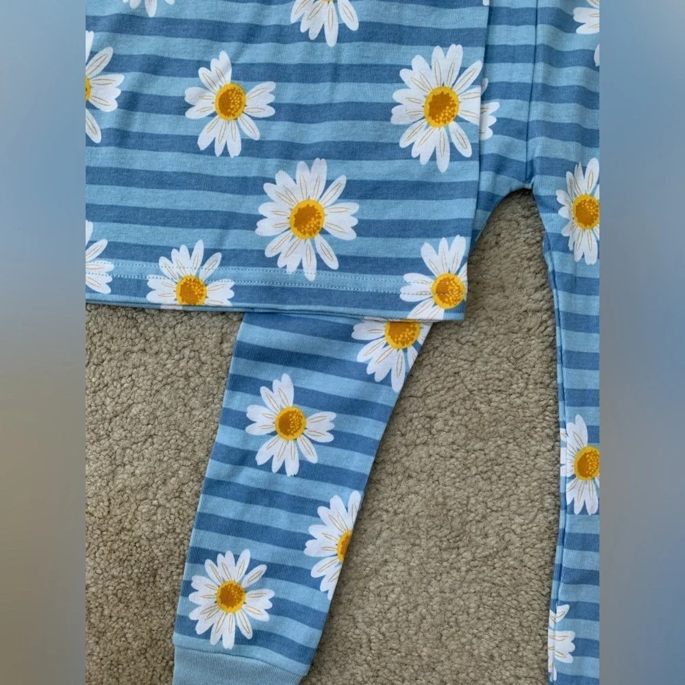 Old Navy NWT Size 2T Daisy Pajamas Set